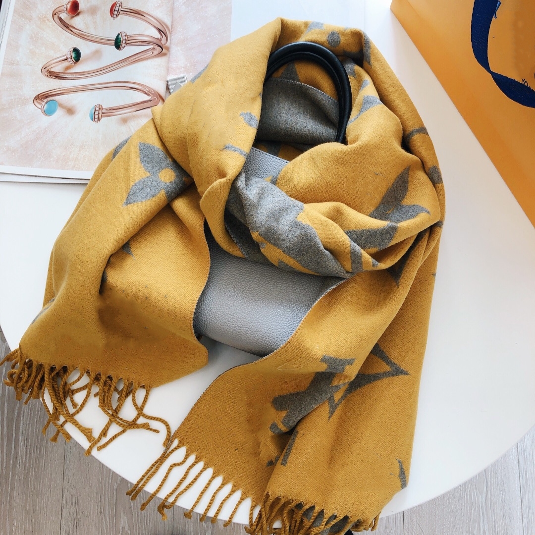 Classic Old Flower Scarves Winter Four-leaf Clover Pattern Scarf Men Women Nice Quality Oversize 180cm Pashmina Shawls Gift come with box
Classic Old Flower Scarves Winter Four-leaf Clover Pattern Scarf Men Women Nice Quality Oversize 180cm Pashmina Shawls Gift come with box