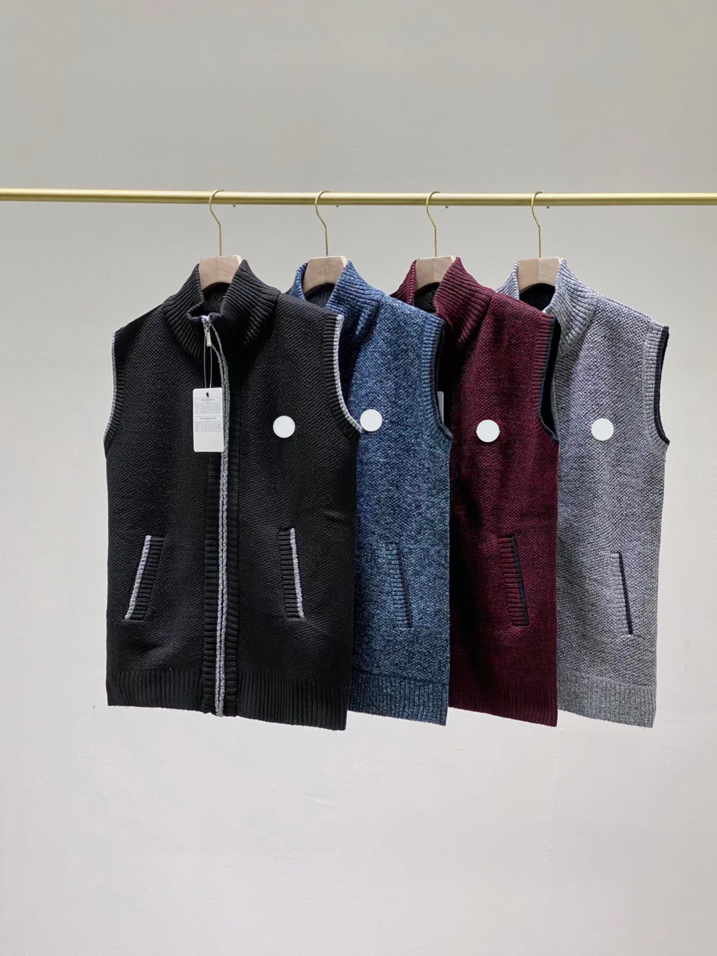 designer maya Men's Vests embroidered badge jacquard zipper vest windproof warm jacket with pockets on both sides, Supplement (not shipped separately)
designer maya Men's Vests embroidered badge jacquard zipper vest windproof warm jacket with pockets on both sides, Supplement (not shipped separately)