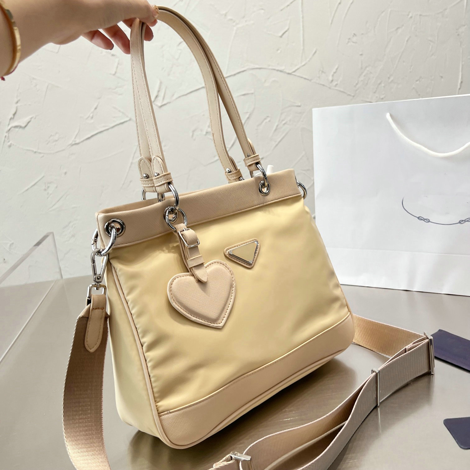 Luxury Oxford cloth Women's Bag Large Capacity Shoulder Bags Handbags and Purse Female Retro Tote Bags sac a main femme, Blue
Luxury Oxford cloth Women's Bag Large Capacity Shoulder Bags Handbags and Purse Female Retro Tote Bags sac a main femme, Blue