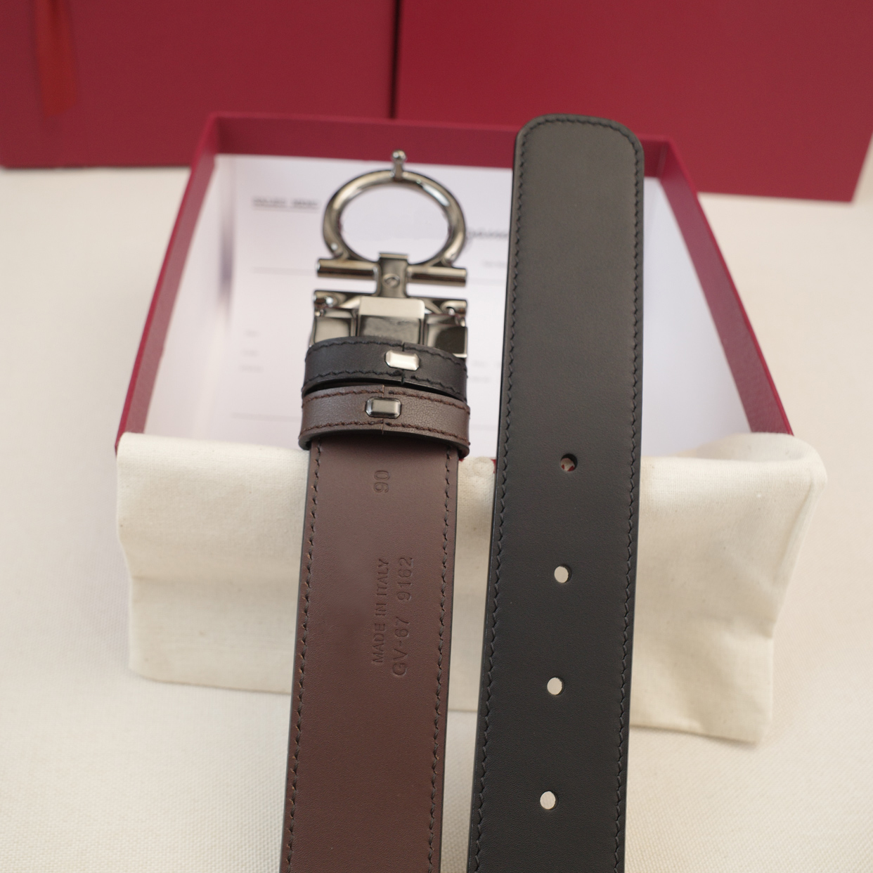 Mens Designers Leather Belts Reversible Waistband Smooth Buckle Women Luxury Designer Girdle Fe Belt 3.5cm Width Ceintures Cintura Uomo 2022
Mens Designers Leather Belts Reversible Waistband Smooth Buckle Women Luxury Designer Girdle Fe Belt 3.5cm Width Ceintures Cintura Uomo 2022