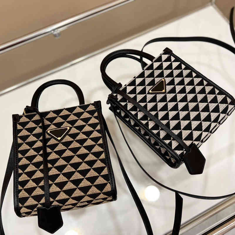 Designer Luxury Prade Bags For Womens Pink Strap Crossbody Handbags Vintage Pra…