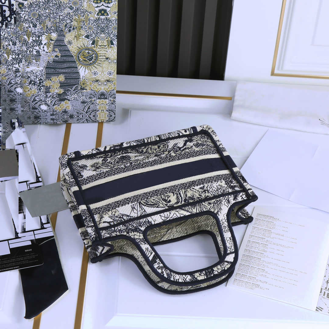 Daily Shopping Bags Large Capacity Wallets Travel Essentials Ladies Luxury Printed Embroidered Handbags Versatile Shoulder Bags, 77
Daily Shopping Bags Large Capacity Wallets Travel Essentials Ladies Luxury Printed Embroidered Handbags Versatile Shoulder Bags, 77