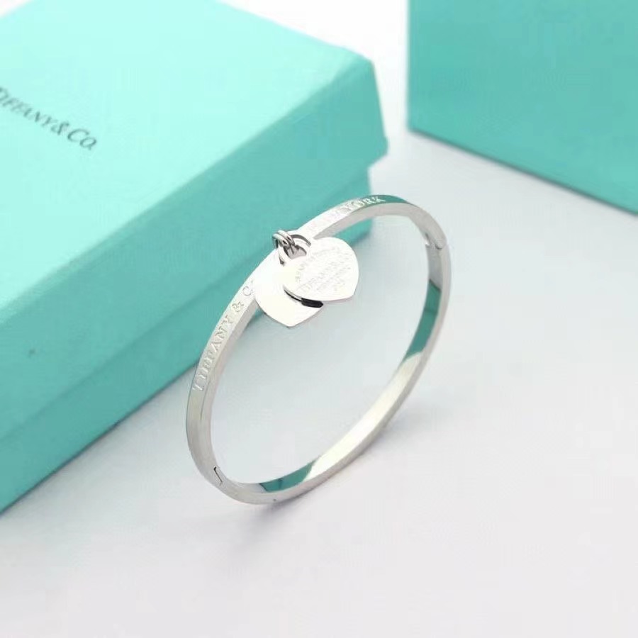 Luxury Fashion Designer bangle Girls Hard Bracelets Heart Jewelry bangle Holiday Gifts
Luxury Fashion Designer bangle Girls Hard Bracelets Heart Jewelry bangle Holiday Gifts