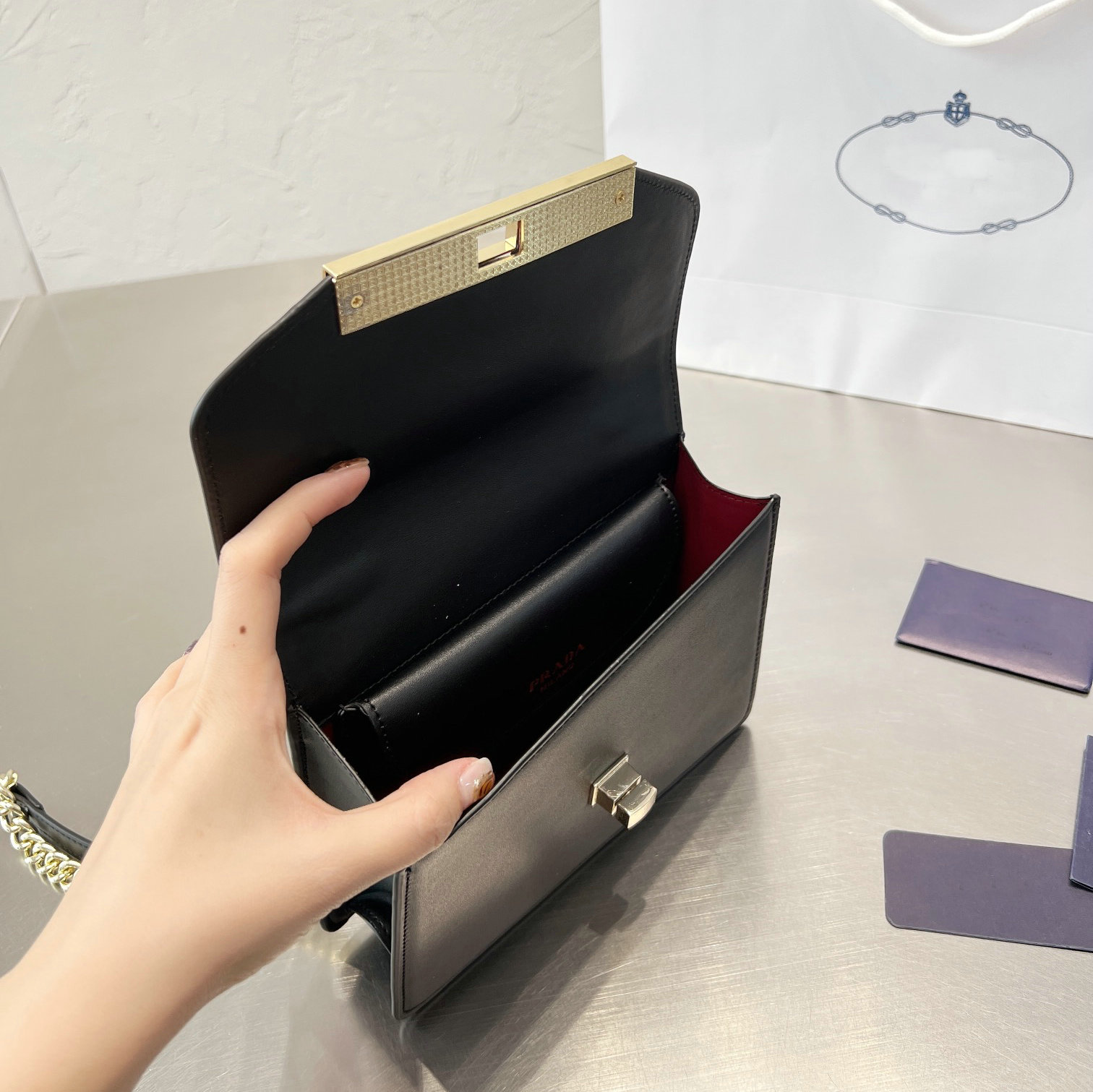 Luxurys Designer Leather Bags Women Genuine Handbag Crossbody Lady Shoulder Bag Flip Cover Femal Tote Coin Purse TOTE, White black
Luxurys Designer Leather Bags Women Genuine Handbag Crossbody Lady Shoulder Bag Flip Cover Femal Tote Coin Purse TOTE, White black