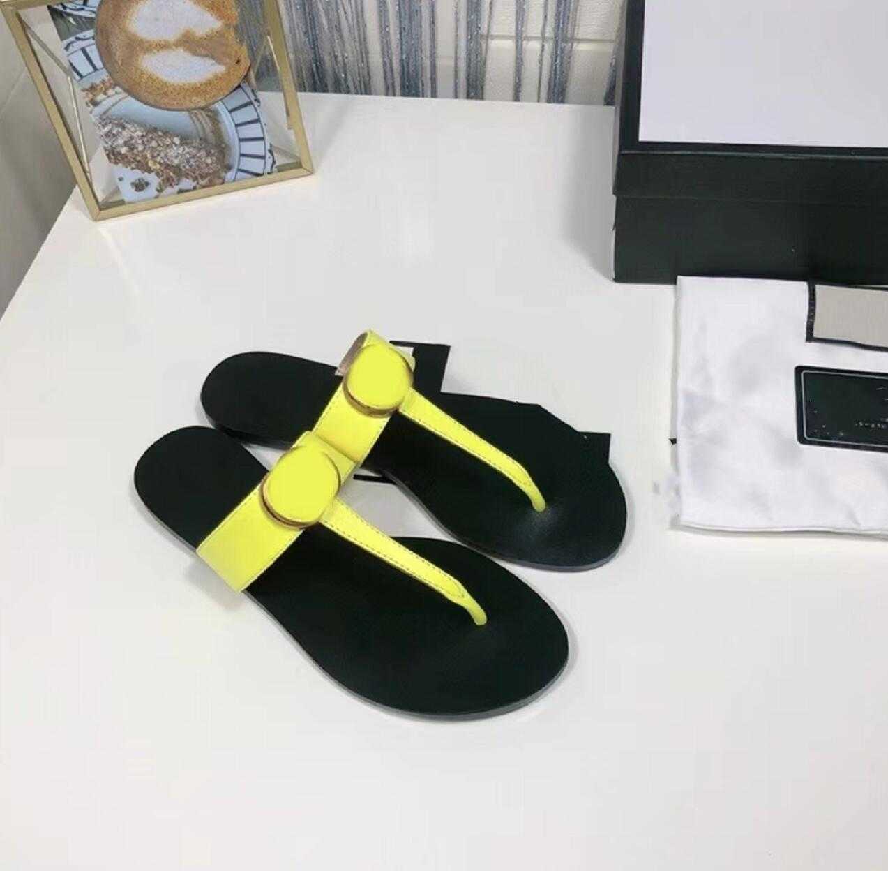 Top Quality Fashion Flat Bottom Slippers Black T-shaped Leather Sandals Lady Luxury Beach Leisure Slippers Designers women's Flip-Flops With original box
Top Quality Fashion Flat Bottom Slippers Black T-shaped Leather Sandals Lady Luxury Beach Leisure Slippers Designers women's Flip-Flops With original box