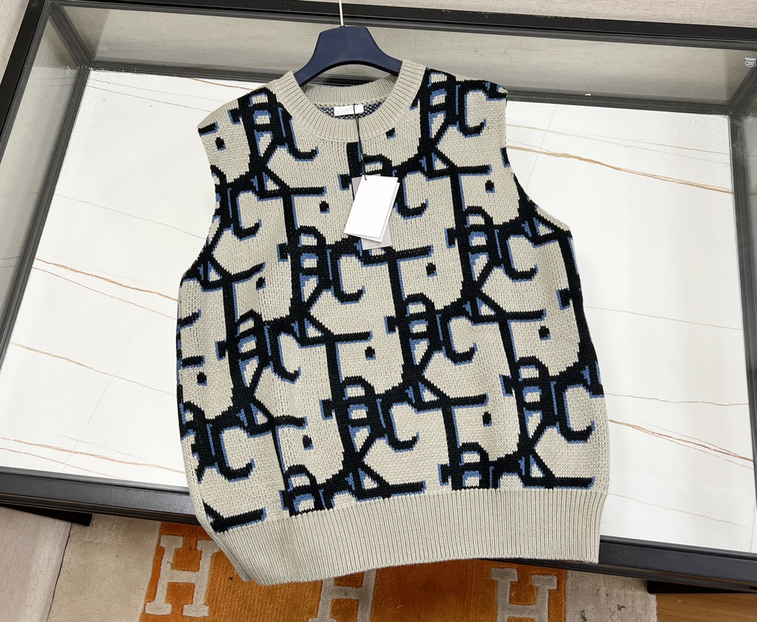 Autumn and winter new style designer vest fashion printing sweater design high quality comfortable material top mens vest, Brown 
Autumn and winter new style designer vest fashion printing sweater design high quality comfortable material top mens vest, Brown