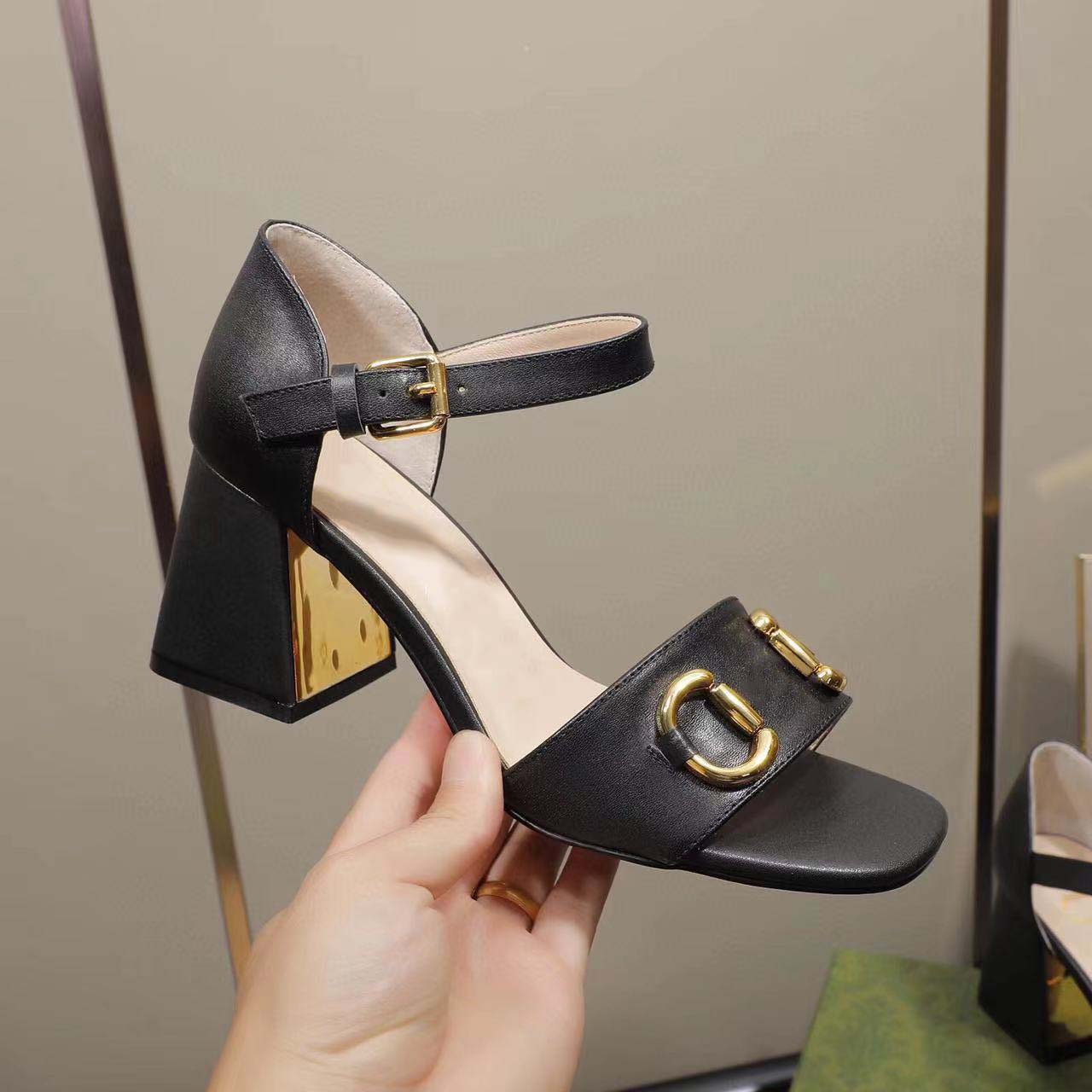 Classic Ladies High Heel Sandals Top Leather Party Fashion Horsebit Summer Sexy Chunky Heel Slippers 3cm 5cm 7.5cm 35-42, Shoe box
Classic Ladies High Heel Sandals Top Leather Party Fashion Horsebit Summer Sexy Chunky Heel Slippers 3cm 5cm 7.5cm 35-42, Shoe box