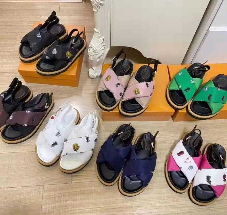 Designer Nylon Buckle Slipper Women Sandals Printing Letter Slipper Leather Flat Bottom Summer Slides Adjustable Fashion Beach Sandal With original box
Designer Nylon Buckle Slipper Women Sandals Printing Letter Slipper Leather Flat Bottom Summer Slides Adjustable Fashion Beach Sandal With original box