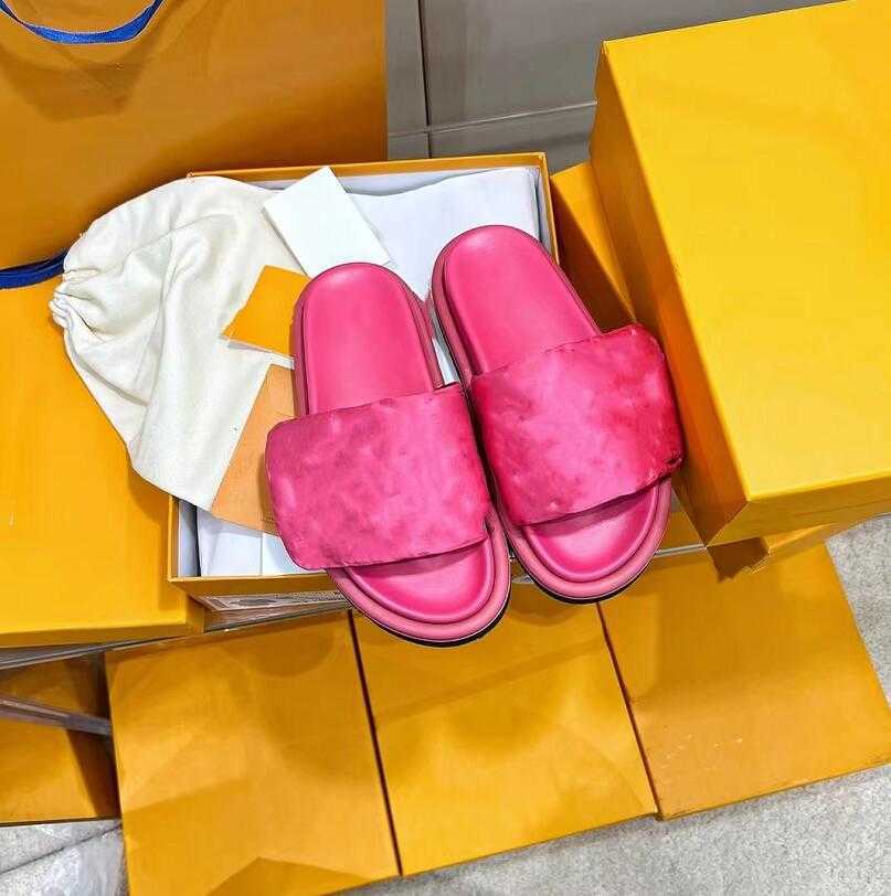 Summer Leisure Slippers Beach Shoes Designer Embossed Mules Sandals Mens Pool Pillow Comfort Slides Luxury Couples Fashion Sandal Luxury With original box
Summer Leisure Slippers Beach Shoes Designer Embossed Mules Sandals Mens Pool Pillow Comfort Slides Luxury Couples Fashion Sandal Luxury With original box