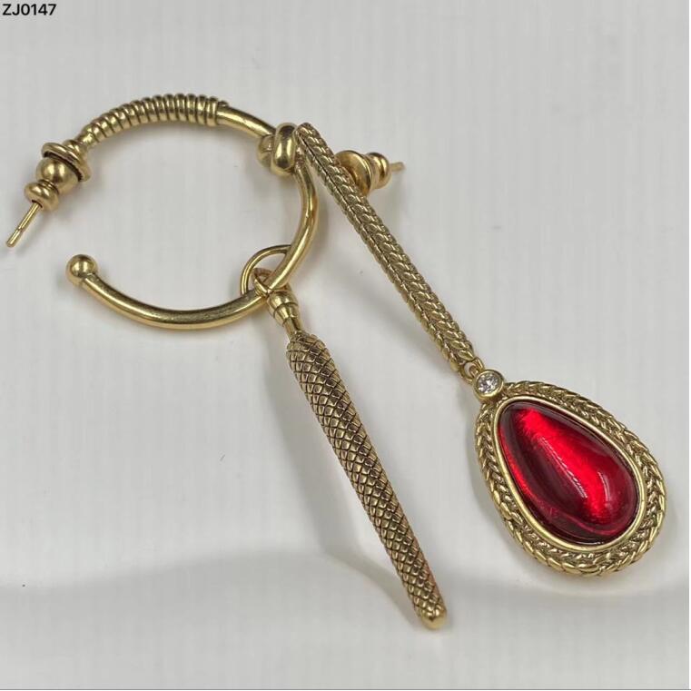 New designed Dangle rivet skull ruby asymmetrical women men pearl earrings ear hoop punk style necklace bracelet ladies earring studs Designer Jewelry AMQ-10
New designed Dangle rivet skull ruby asymmetrical women men pearl earrings ear hoop punk style necklace bracelet ladies earring studs Designer Jewelry AMQ-10