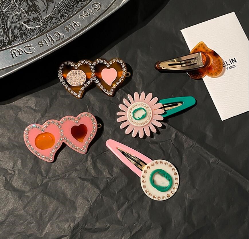 Korean Multi Style Letters Hair Clips & Barrettes Cute Sweet Headwear Women High Quality Fast Delivery
Korean Multi Style Letters Hair Clips & Barrettes Cute Sweet Headwear Women High Quality Fast Delivery