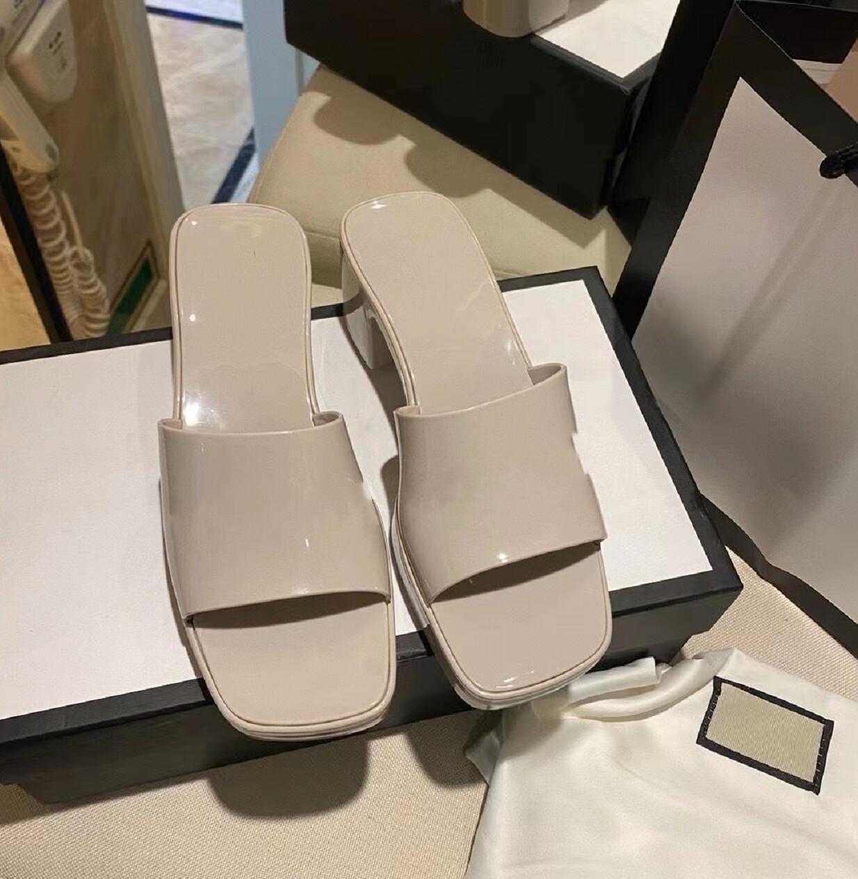 Top Quality Women Slipper Sexy High-Heeled Shoes Beach Slippers New Style Womens Jelly Designer Chunky Heels Sandals Summer Outdoor Luxury With original box
Top Quality Women Slipper Sexy High-Heeled Shoes Beach Slippers New Style Womens Jelly Designer Chunky Heels Sandals Summer Outdoor Luxury With original box