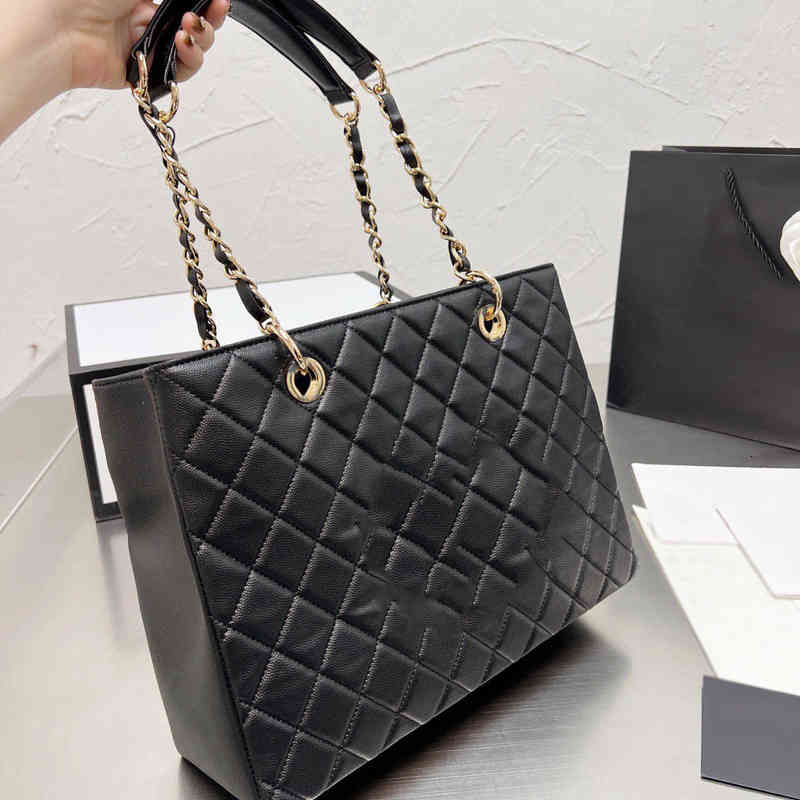 CC Bag Shopping Bags 22ss Luxury Gst Top Caviar Calfskin Classic Quilted Plaid Metal Chain Shoulder Designer Ladies Outdoor Regular Retro Un, Beige silver chain
CC Bag Shopping Bags 22ss Luxury Gst Top Caviar Calfskin Classic Quilted Plaid Metal Chain Shoulder Designer Ladies Outdoor Regular Retro Un, Beige silver chain
