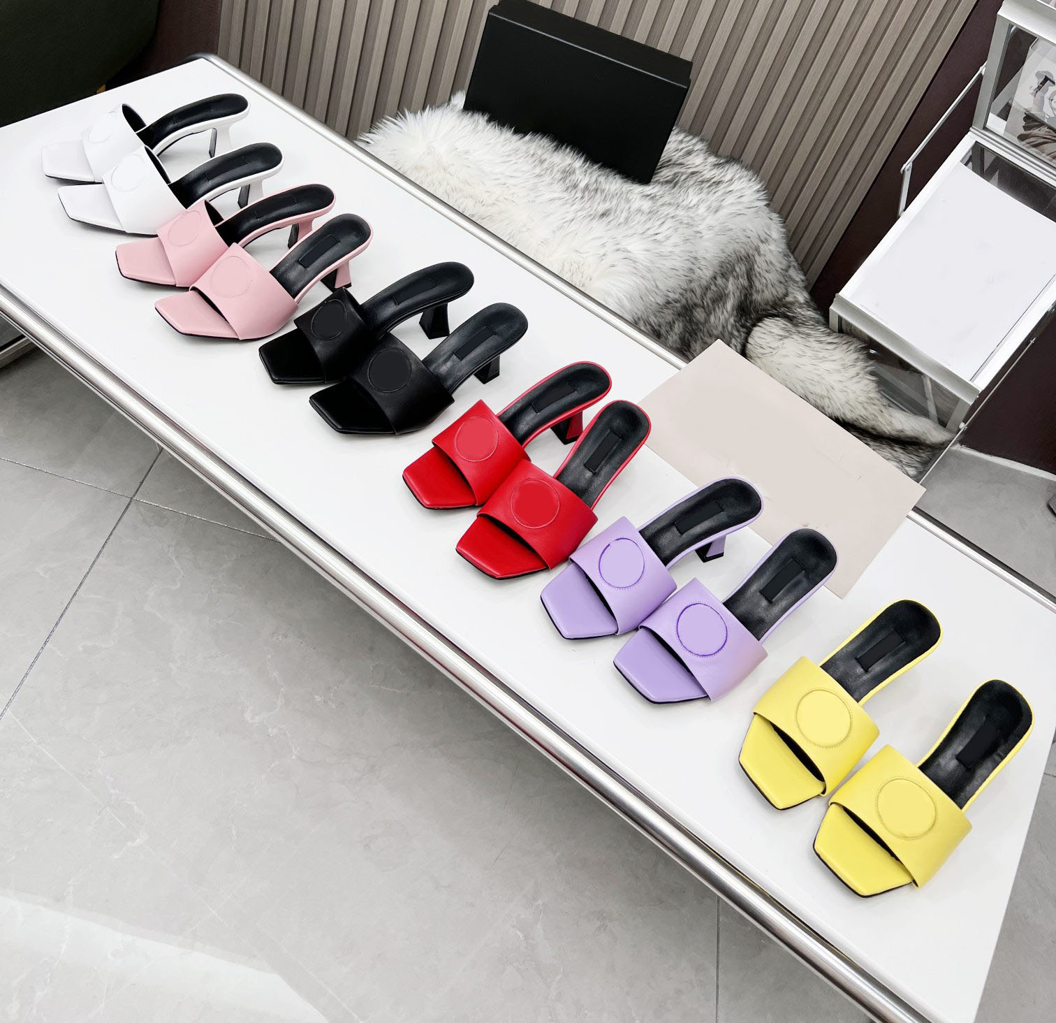 2022 Women Slippers latex slides Heeled Leather Spike Wedge Sandals Indoor Casual sexy Flat Slipper Summer Designer Luxury Fashion Ladies Beach Flat Flip Flops, Customized
2022 Women Slippers latex slides Heeled Leather Spike Wedge Sandals Indoor Casual sexy Flat Slipper Summer Designer Luxury Fashion Ladies Beach Flat Flip Flops, Customized