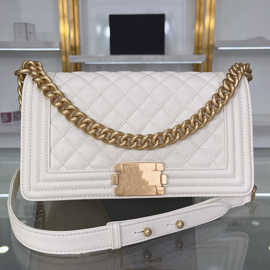 10A Top quality BOY 25cm designer bags Retro caviar crossbody bag luxury woman shoulder bag leather Flap chain bagss fashion handbag lady purse A67086 With box C065
10A Top quality BOY 25cm designer bags Retro caviar crossbody bag luxury woman shoulder bag leather Flap chain bagss fashion handbag lady purse A67086 With box C065
