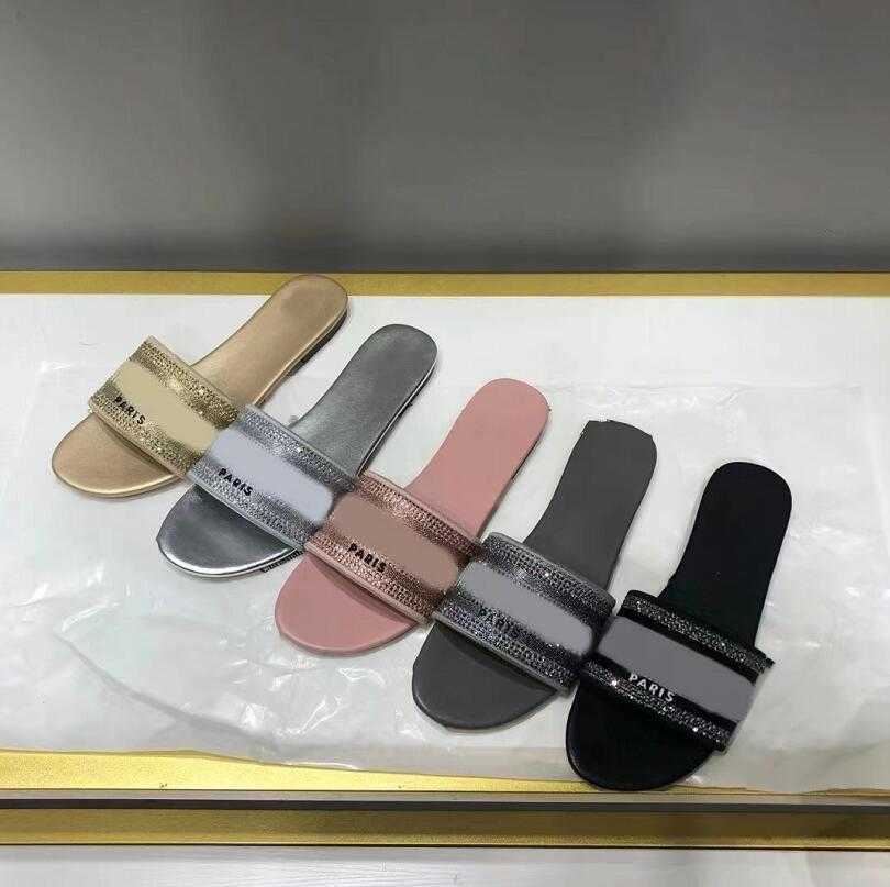 New Style Rhinestone Slippers Designer Embroidery Womens Flat Bottom Sandals Letter Flowers Scuffs Flip-Flops Fashion Summer Sandbeach With original box
New Style Rhinestone Slippers Designer Embroidery Womens Flat Bottom Sandals Letter Flowers Scuffs Flip-Flops Fashion Summer Sandbeach With original box