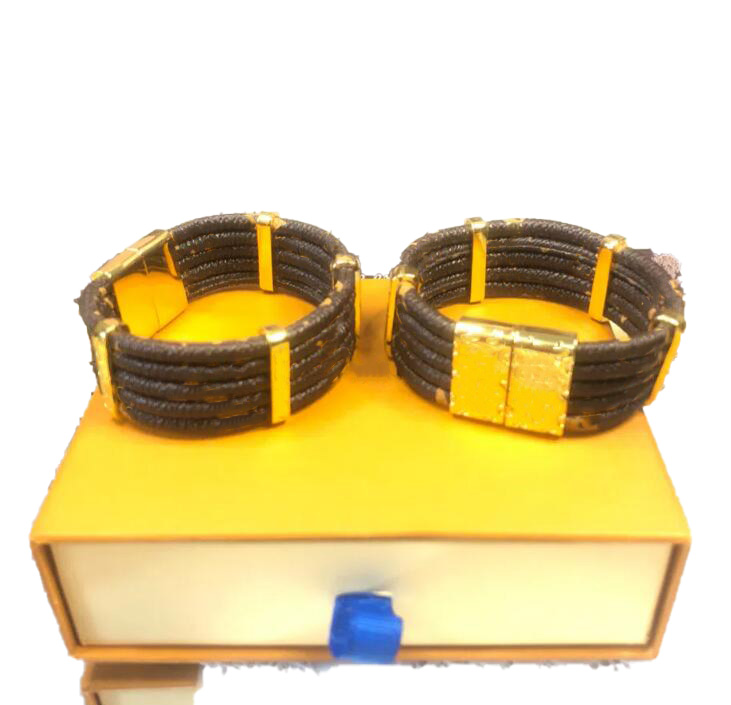 Charm Bracelets designer charms love luxury bangles cjeweler bijoux for mens womens Presbyopia leather hand cord five layer bracelet retro gift
Charm Bracelets designer charms love luxury bangles cjeweler bijoux for mens womens Presbyopia leather hand cord five layer bracelet retro gift