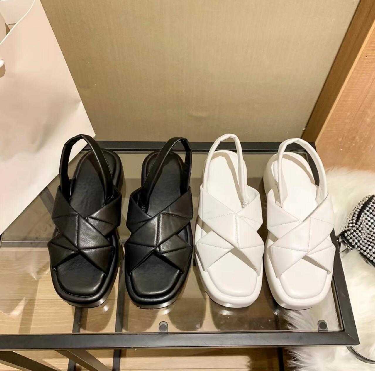 Designer Classic Triangle Cross Vamp Sandal Summer Back Strap Gladiator Slippers Top Quality Leather Wear Resisting Outdoor Sandals With original box
Designer Classic Triangle Cross Vamp Sandal Summer Back Strap Gladiator Slippers Top Quality Leather Wear Resisting Outdoor Sandals With original box