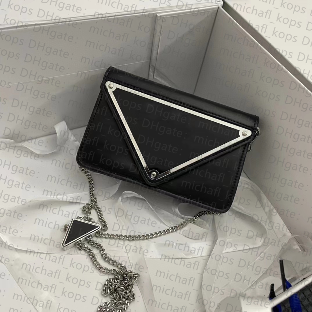 Top luxury women bag shoulder bag large capacity triangle LOGO clamshell chain bag cowhide 2022 designer crossbody, White big logo
Top luxury women bag shoulder bag large capacity triangle LOGO clamshell chain bag cowhide 2022 designer crossbody, White big logo