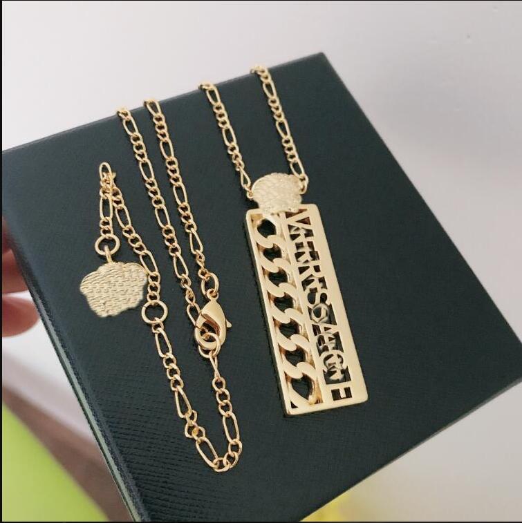 Luxury New Fashion Designed hollow out Necklace Greece Meander Pattern letter Necklace Banshee Medusa portrait women necklaces Designer Jewelry D3x
Luxury New Fashion Designed hollow out Necklace Greece Meander Pattern letter Necklace Banshee Medusa portrait women necklaces Designer Jewelry D3x