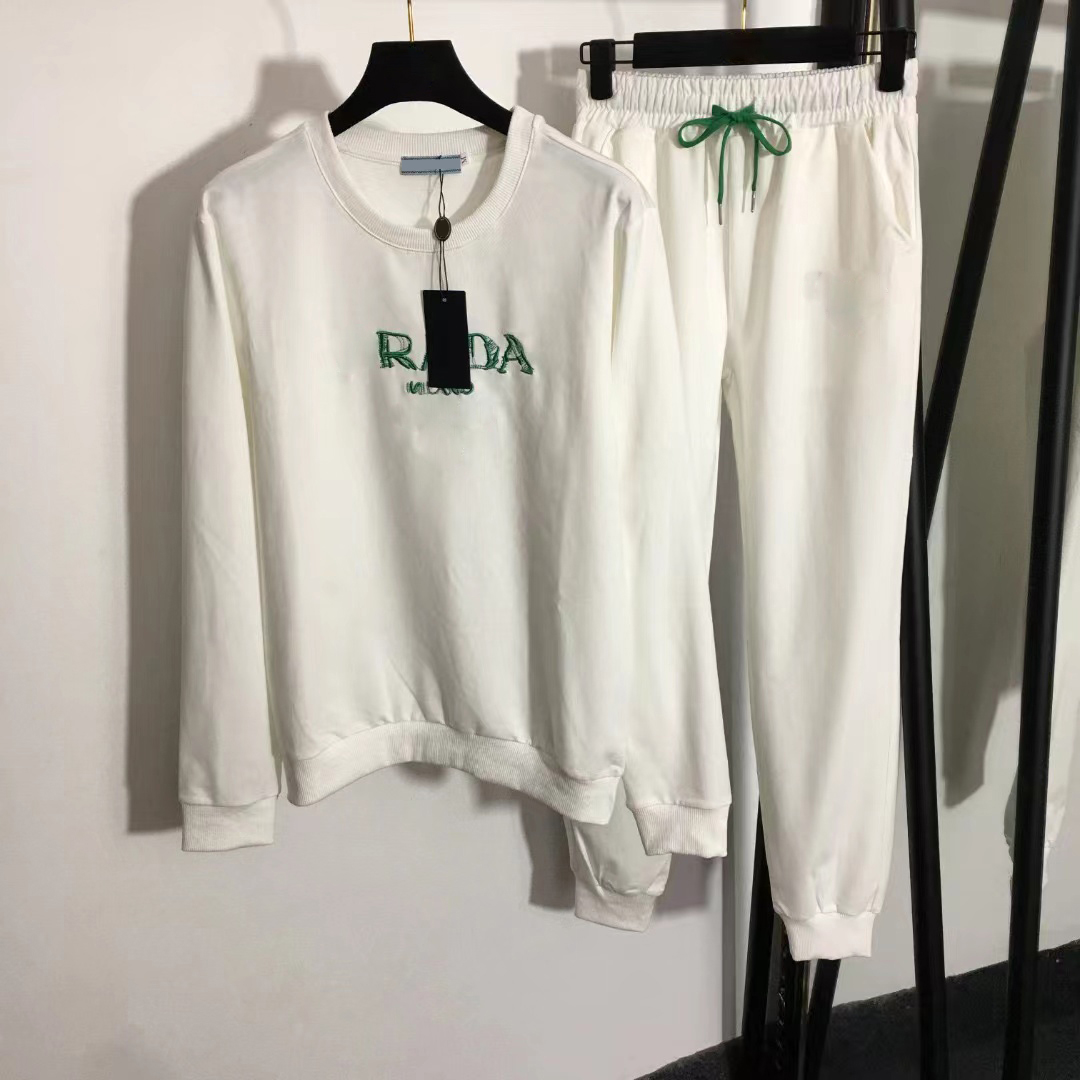 22 Designers Tracksuits Sport suit New tracksuit fashion Prad sports suit chest embroidered letters round neck long sleeve hoodie elastic waist casual pants white
22 Designers Tracksuits Sport suit New tracksuit fashion Prad sports suit chest embroidered letters round neck long sleeve hoodie elastic waist casual pants white