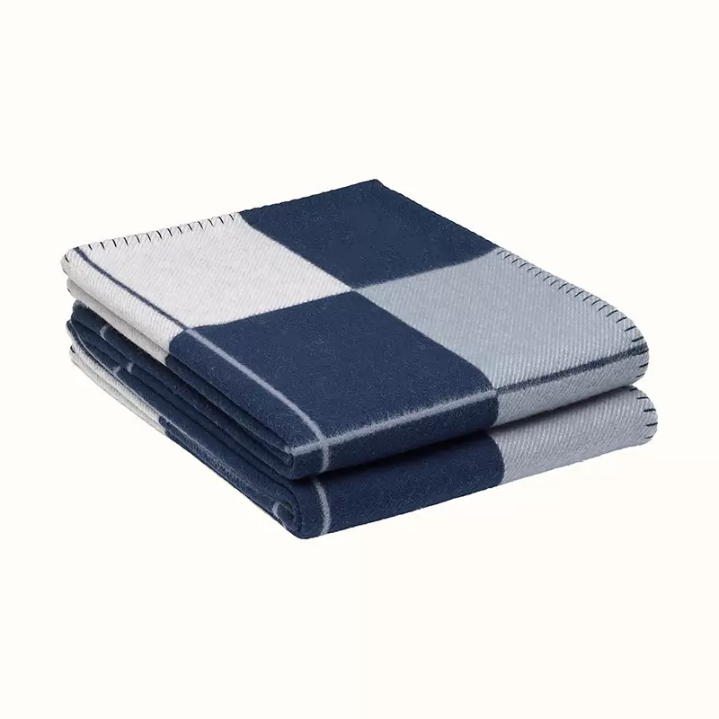 Luxury Designer Blankets Nevy Letter Cashmere Soft Wool Scarf Shawl Portable Warm Sofa Bed Fleece Knitted Throw H Blanket Spring Autumn Woman plaid and throws
Luxury Designer Blankets Nevy Letter Cashmere Soft Wool Scarf Shawl Portable Warm Sofa Bed Fleece Knitted Throw H Blanket Spring Autumn Woman plaid and throws