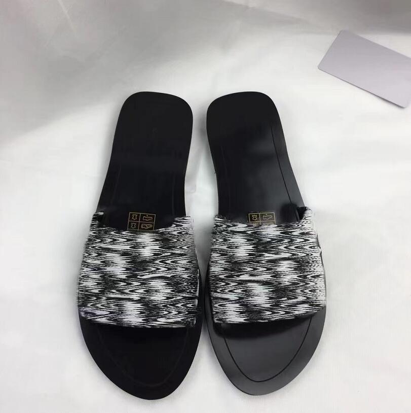 Canvas Printing Slipper Classic Brand Flat Bottom Designer Slippers High Quality Summer Letter Womens Sandals Leisure Outdoor Fashion Sandal, Not for individual sale
Canvas Printing Slipper Classic Brand Flat Bottom Designer Slippers High Quality Summer Letter Womens Sandals Leisure Outdoor Fashion Sandal, Not for individual sale
