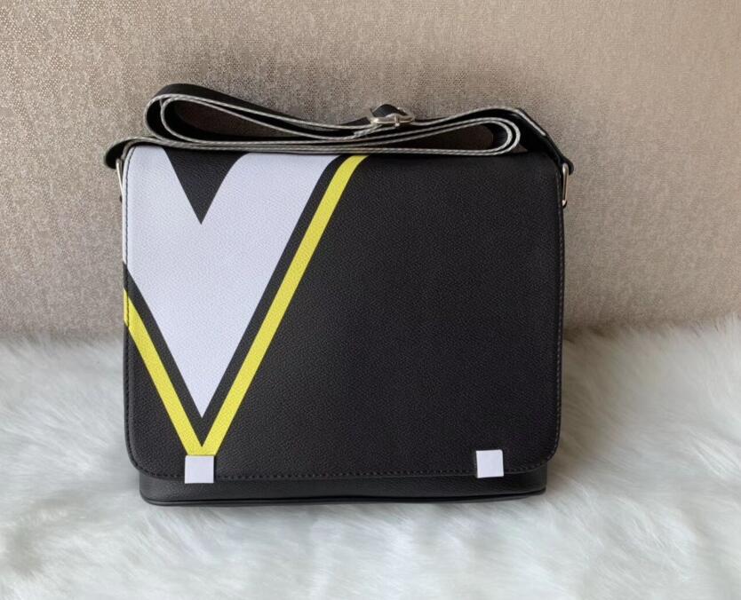 MEN Leather Backpack Should Bag Briefcase Handbag Fashion Cover Lock Shoulder Messenger Bags Hot sell Designer Travel toilet bags, Box
MEN Leather Backpack Should Bag Briefcase Handbag Fashion Cover Lock Shoulder Messenger Bags Hot sell Designer Travel toilet bags, Box