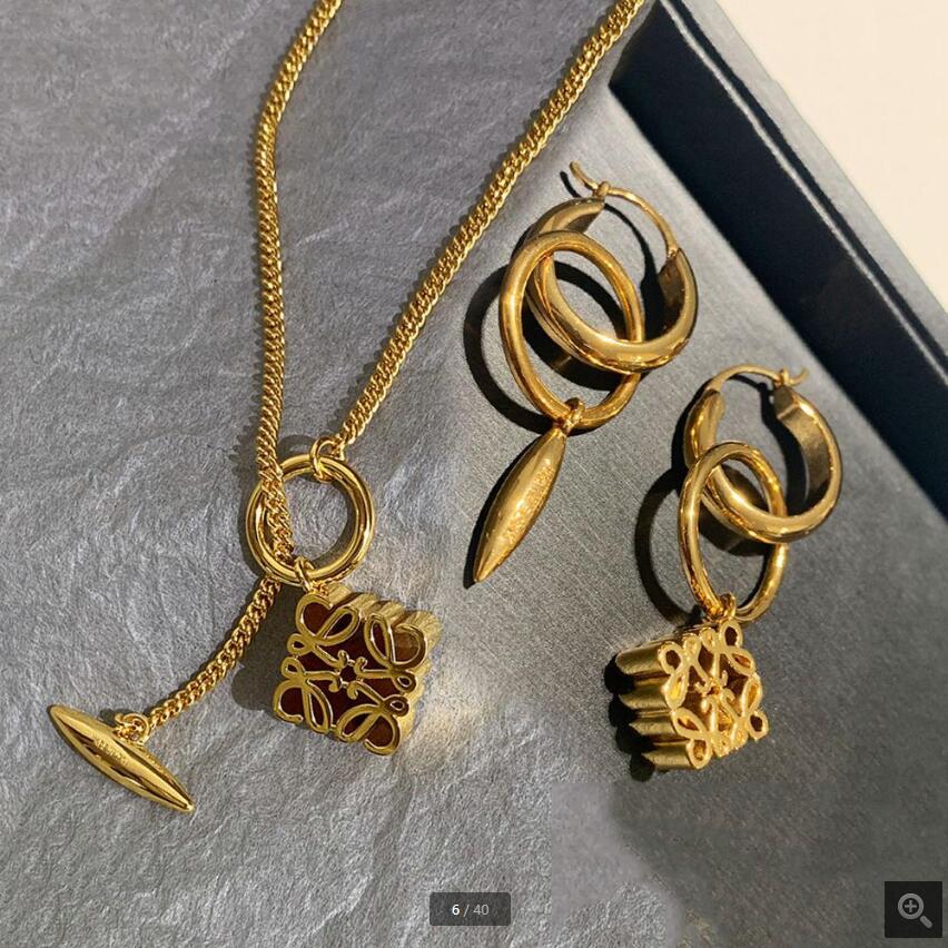 New designed Fashion Dangle asymmetric women's retro earrings 18K gold plated tassel temperament ear stud hoop ladies Designer Jewelry 010
New designed Fashion Dangle asymmetric women's retro earrings 18K gold plated tassel temperament ear stud hoop ladies Designer Jewelry 010