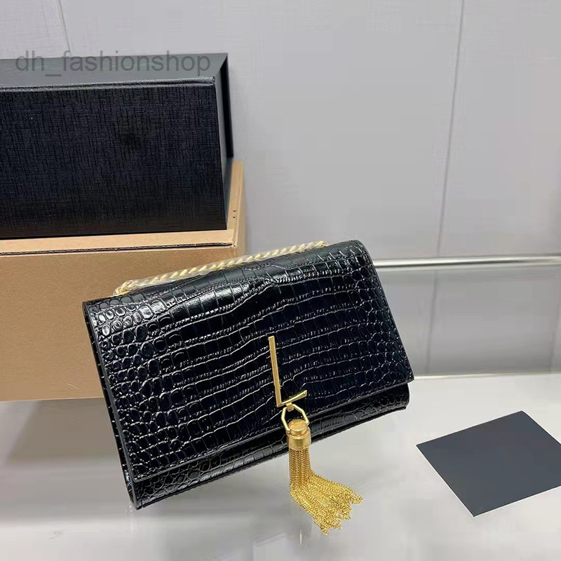 2023 High Quality Women Shoulder Crossbody Chain Bags Top Quality Large Capacity Handbags Luxury Purse Fashion Sheep Leather Shopping Bags, Style 2 balck gold hardware
2023 High Quality Women Shoulder Crossbody Chain Bags Top Quality Large Capacity Handbags Luxury Purse Fashion Sheep Leather Shopping Bags, Style 2 balck gold hardware