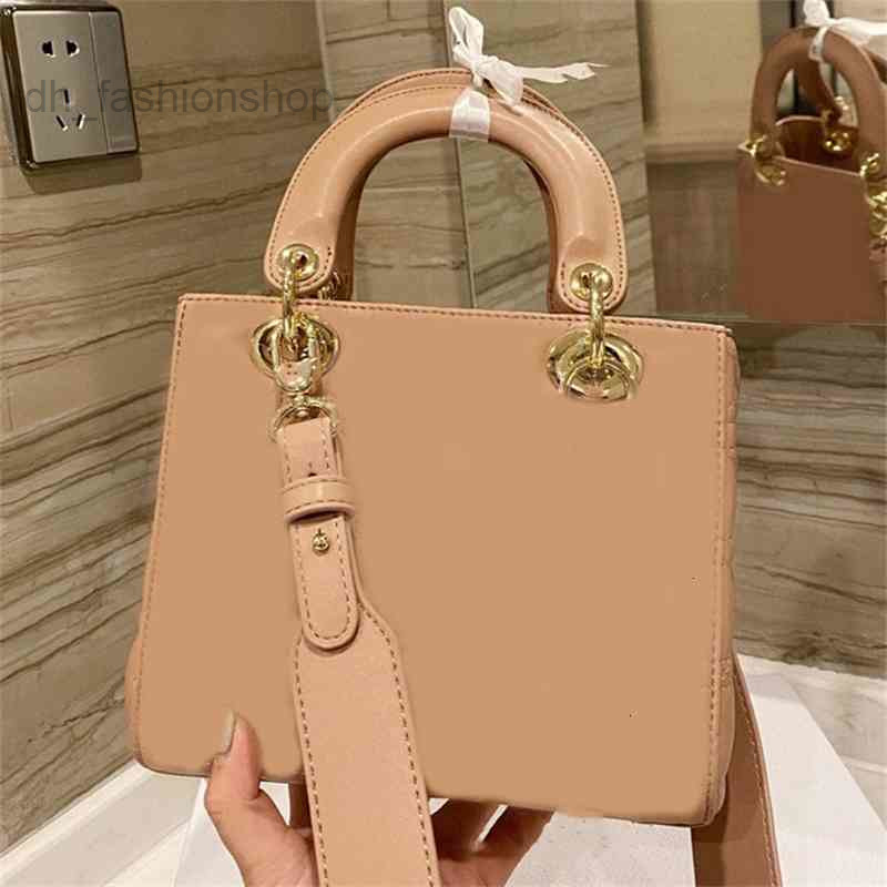 Top Quality Shoulder Lady Bag Luxurys Designers Bags cm Messenger Women Totes Fashion Classic Handbags Printed Crossbody Clutch 2022
Top Quality Shoulder Lady Bag Luxurys Designers Bags cm Messenger Women Totes Fashion Classic Handbags Printed Crossbody Clutch 2022