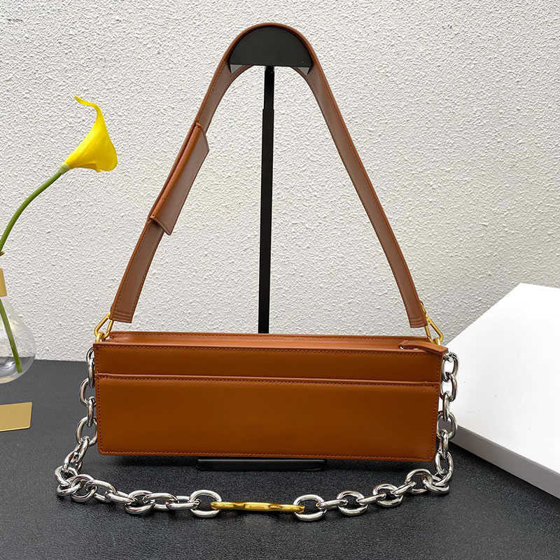 Fashion Designer Bags Vintage Design Chain bag rectangle Shoulder crossbody Party clutch bag High Quality Leather lady Handbags women Evening Purse send, Sky blue
Fashion Designer Bags Vintage Design Chain bag rectangle Shoulder crossbody Party clutch bag High Quality Leather lady Handbags women Evening Purse send, Sky blue