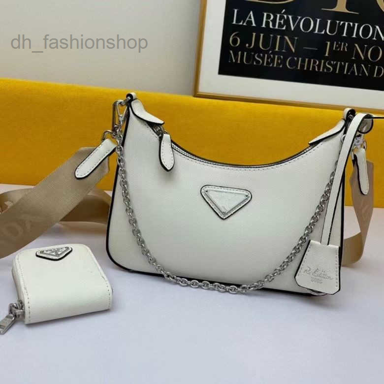 cowhide leather handbag crossbody bag shoulder for women fashion bags lady chains handbags chain purse messenger 2022
cowhide leather handbag crossbody bag shoulder for women fashion bags lady chains handbags chain purse messenger 2022