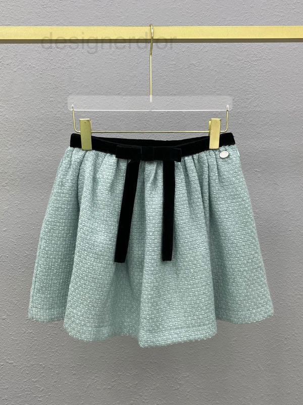 Skirts designer Small fragrance color contrast velvet bow woven cotton linen skirt fashionable and versatile age reducing Mint blue 625C, 2# packing bag
Skirts designer Small fragrance color contrast velvet bow woven cotton linen skirt fashionable and versatile age reducing Mint blue 625C, 2# packing bag