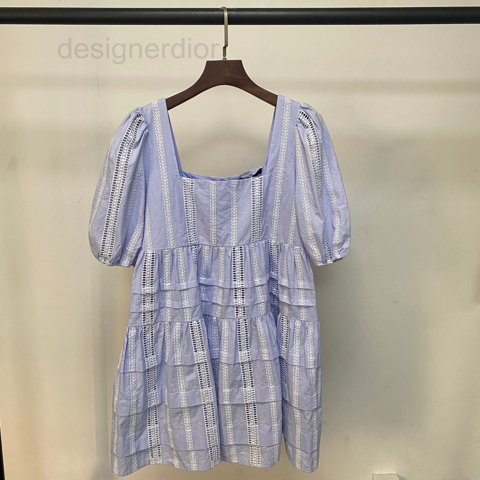 Casual Dresses designer Fadan M' new sweet square neck bubble sleeve hollow cake dress in spring and summer 2022 X2EI, 2# packing bag
Casual Dresses designer Fadan M' new sweet square neck bubble sleeve hollow cake dress in spring and summer 2022 X2EI, 2# packing bag