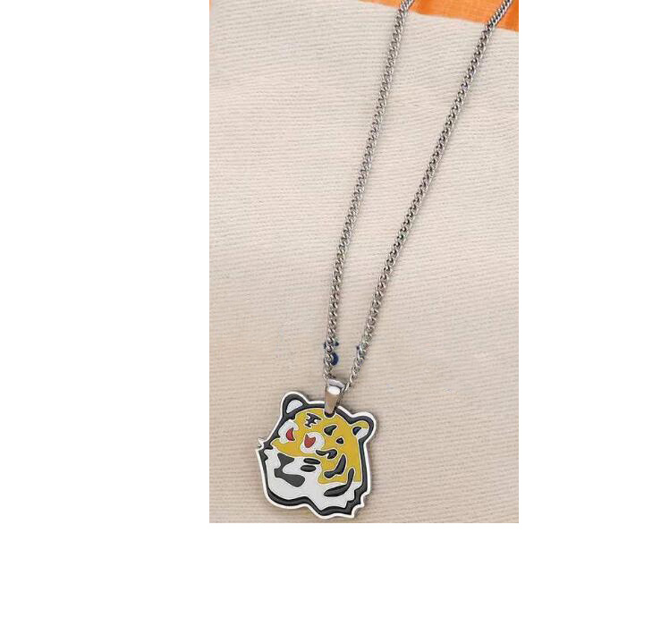 Pendant Necklaces Tidal Tiger-head necklace titanium steel designer jewelry letterV chain luxury heart for mens womens bijoux
Pendant Necklaces Tidal Tiger-head necklace titanium steel designer jewelry letterV chain luxury heart for mens womens bijoux