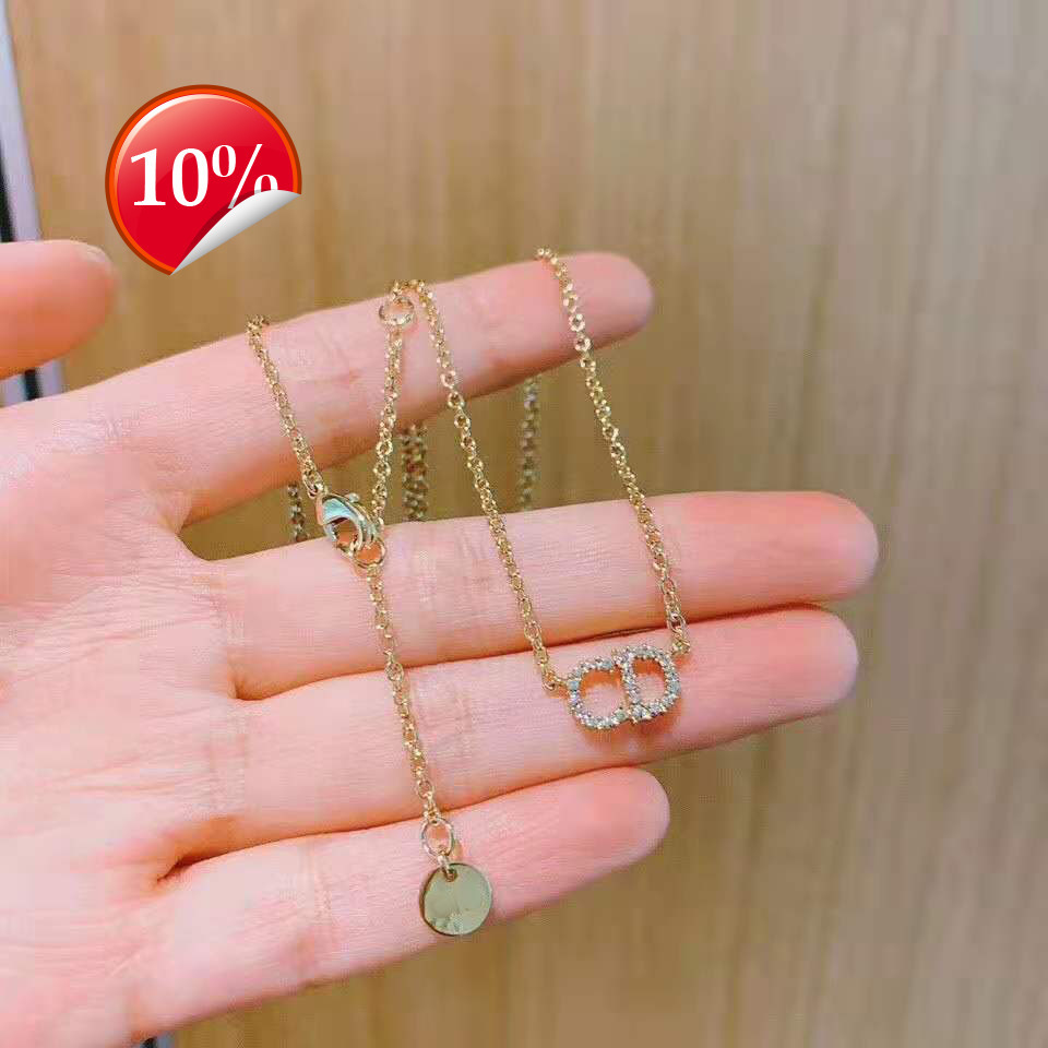 Luxury Design Women's Necklace d Family Cd Letter Inlaid Diamond Clavicle Chain Net Red Same High Version Jewelry for Girlfriend
Luxury Design Women's Necklace d Family Cd Letter Inlaid Diamond Clavicle Chain Net Red Same High Version Jewelry for Girlfriend