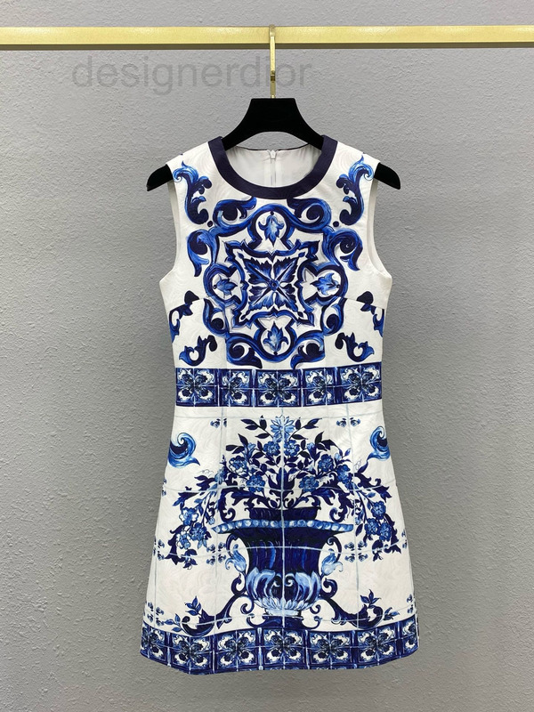 Casual Dresses designer 2022 summer new heavy industry jacquard relief blue and white porcelain pattern sleeveless vest skirt with high-end, 2# packing bag
Casual Dresses designer 2022 summer new heavy industry jacquard relief blue and white porcelain pattern sleeveless vest skirt with high-end, 2# packing bag