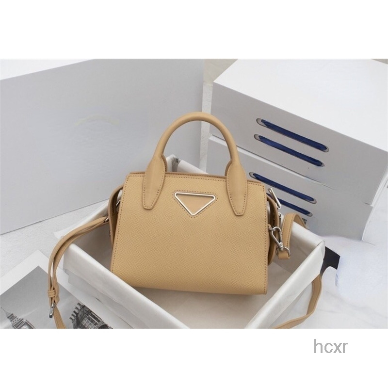 Shoulder Bags Shoulder Bags Women Tote Large Capacity Handbag Leather Ladies Flip Wallet Crossbody Designer Purses Messenger 1026Multi Poche
Shoulder Bags Shoulder Bags Women Tote Large Capacity Handbag Leather Ladies Flip Wallet Crossbody Designer Purses Messenger 1026Multi Poche