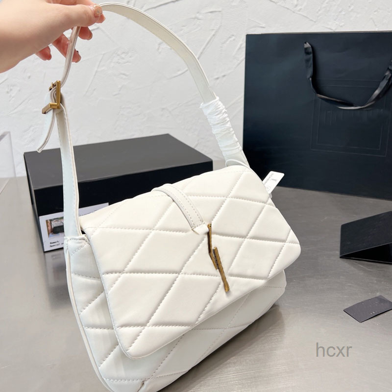 Clutch Bags New Quilting Shoulder Bag Square Crossbody Under Arm Bag Women Flap Handbag Diamond Purse Genuine Leather High Quality Classic L
Clutch Bags New Quilting Shoulder Bag Square Crossbody Under Arm Bag Women Flap Handbag Diamond Purse Genuine Leather High Quality Classic L