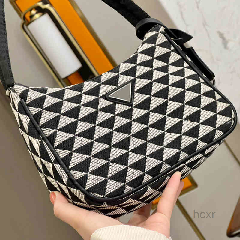 Shoulder Bags Underarm Bags Women Triangle Print Handbag Shoulder Leather Luxury Designer Brand Crossbody Female Purses 220324Multi Pochette
Shoulder Bags Underarm Bags Women Triangle Print Handbag Shoulder Leather Luxury Designer Brand Crossbody Female Purses 220324Multi Pochette