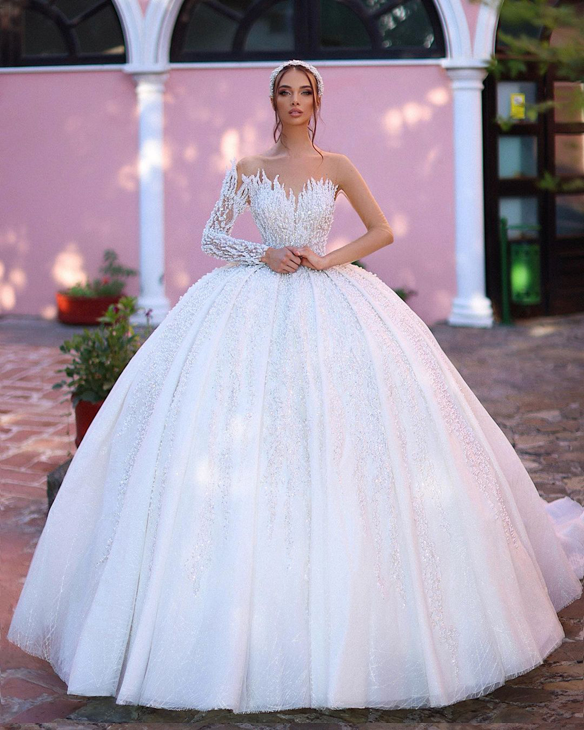 Luxury Ball Gown Wedding Dresses Deep V Neck One Long Sleeve Beads Sequins Appliques Lace Pearls Ruffles Floor Length Bridal Gowns Plus Size robes de 