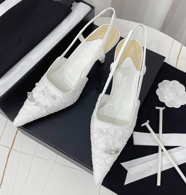 2022 designer Lace High Heel shoes Sandals Women's Autumn Winter New Diamond Buckle Satin High-Heeled Sexy Ladies Banquet Wedding High-Heels shoes 34-41, Silver buckle
2022 designer Lace High Heel shoes Sandals Women's Autumn Winter New Diamond Buckle Satin High-Heeled Sexy Ladies Banquet Wedding High-Heels shoes 34-41, Silver buckle
