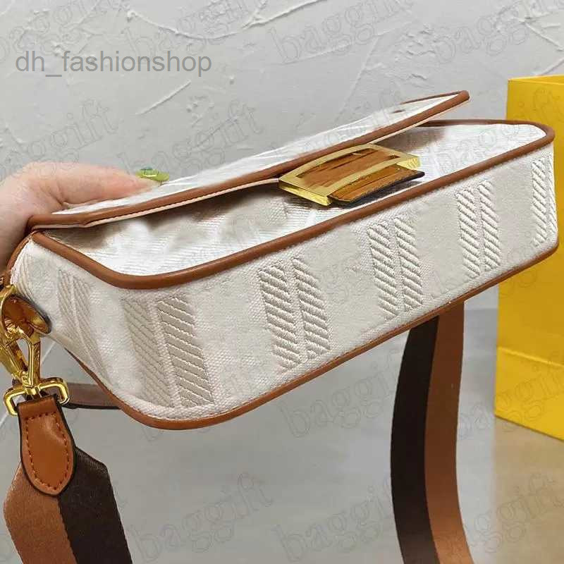 Womens Multicolor Iconic Baguette Fabric Bags Luxurys Designers White Colorful Canvas Shoulder handbag Crossbody Tote Pouch Wallet Purse
Womens Multicolor Iconic Baguette Fabric Bags Luxurys Designers White Colorful Canvas Shoulder handbag Crossbody Tote Pouch Wallet Purse