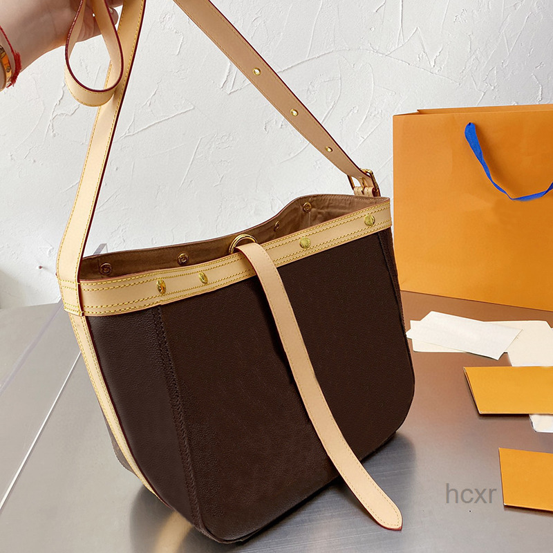 Shoulder Bags TOP Luxurys Designers High Quality 2023 Shopping Bags Shoulder Handbag Women Fashion Men Purse Mother Handbags Clutch Large
Shoulder Bags TOP Luxurys Designers High Quality 2023 Shopping Bags Shoulder Handbag Women Fashion Men Purse Mother Handbags Clutch Large