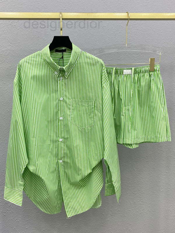 Women' Tracksuits designer Fresh green stripe irregular long sleeve loose shirt elastic waist versatile casual shorts foreign style suit, 2# packing bag
Women' Tracksuits designer Fresh green stripe irregular long sleeve loose shirt elastic waist versatile casual shorts foreign style suit, 2# packing bag