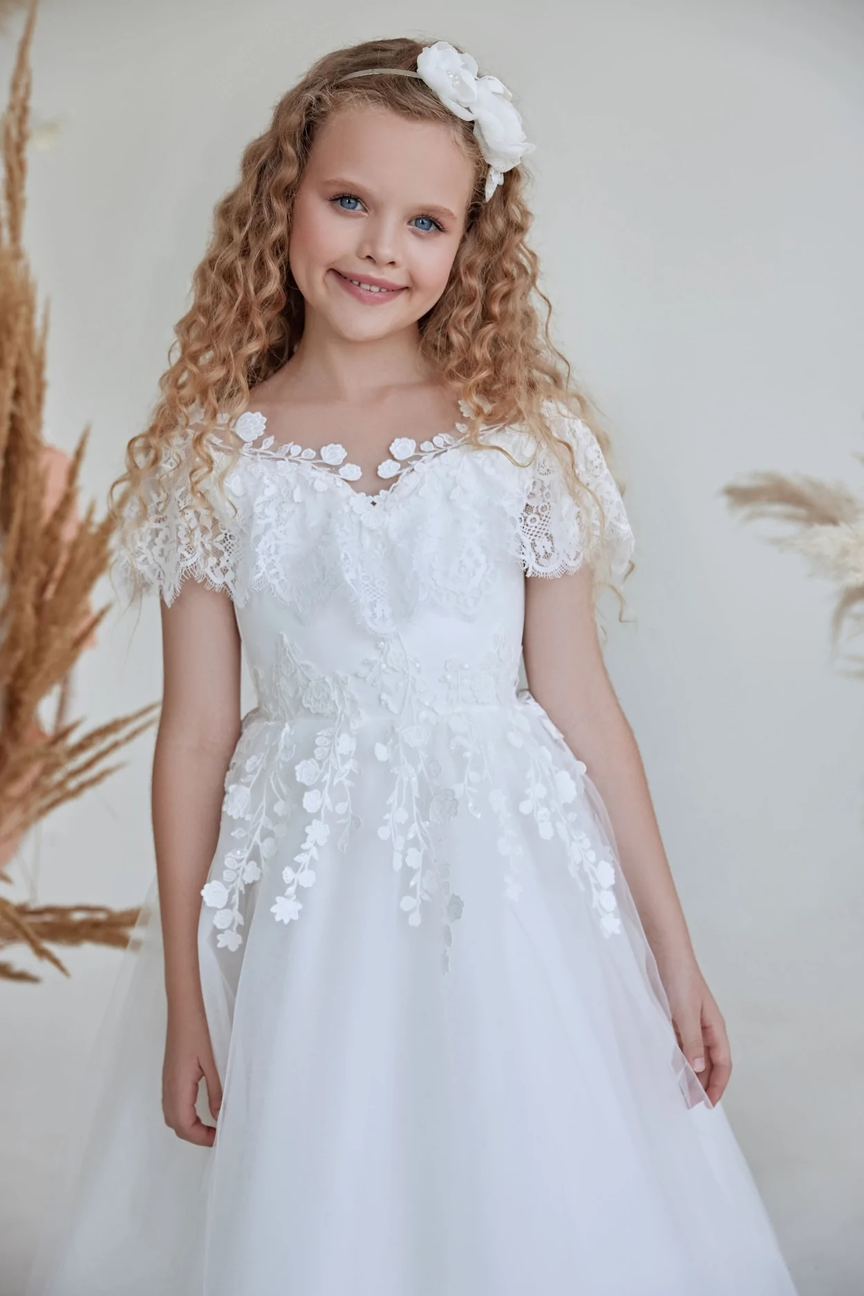 White Lace A Line Flower Girl Dresses For Wedding Short Sleeve Pageant Gowns For Photoshoot Tulle First Communion Dress