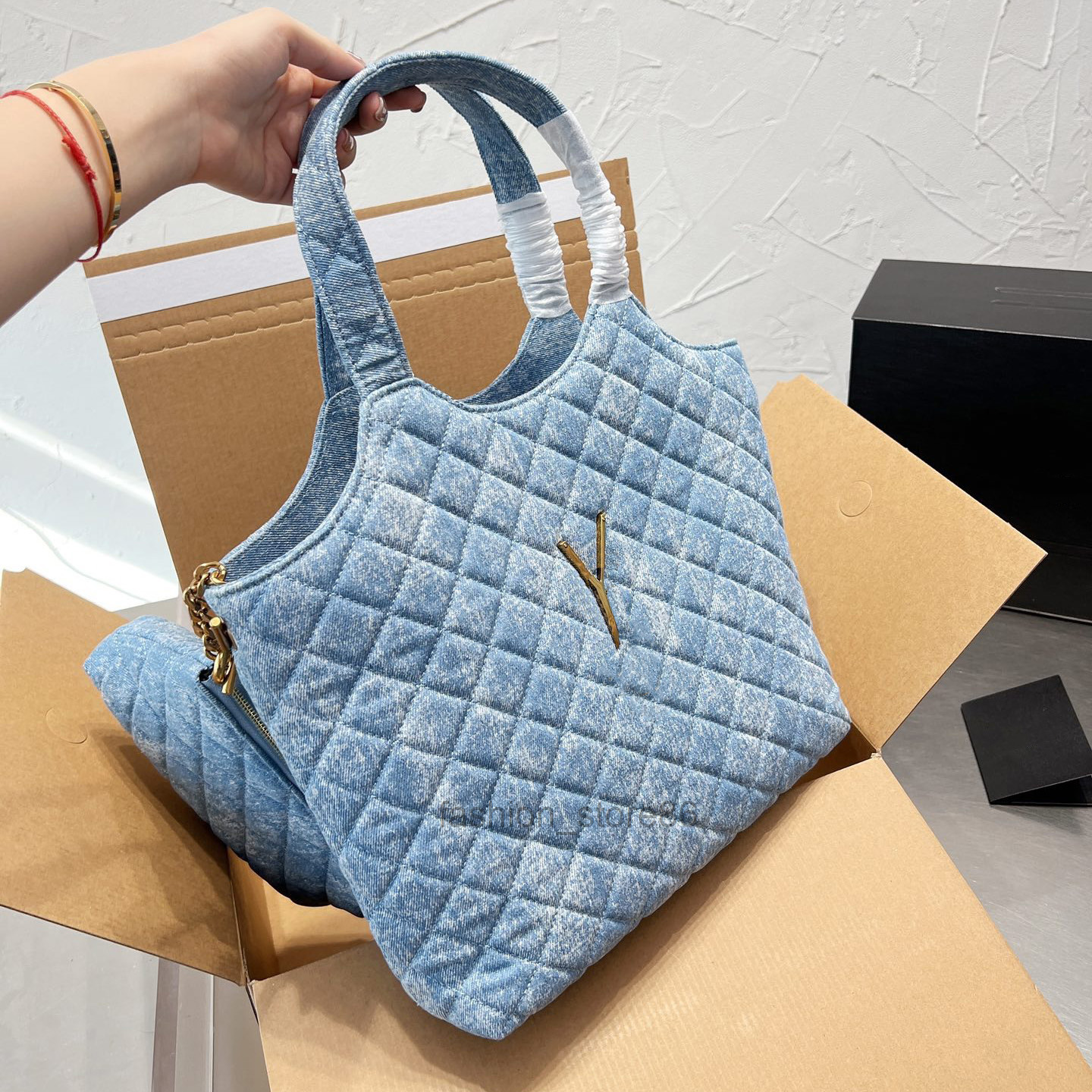 Tote bags genuine leather women handbag purse totes designer Denim bag luxurys Shoulder bag Elegant versatile wallet portable, Pink size:20x20cm
Tote bags genuine leather women handbag purse totes designer Denim bag luxurys Shoulder bag Elegant versatile wallet portable, Pink size:20x20cm
