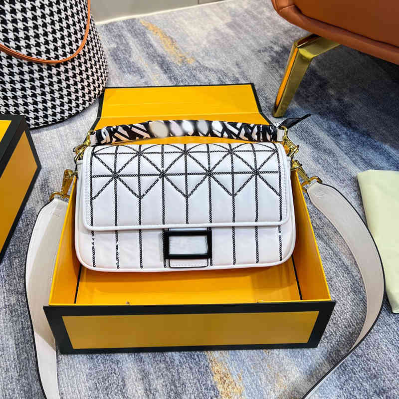 Evening Bags Shoulder High Quality Tiger Pattern Baguette Women Leather Flap Designer Lady Purse 220704, 27*14cm
Evening Bags Shoulder High Quality Tiger Pattern Baguette Women Leather Flap Designer Lady Purse 220704, 27*14cm
