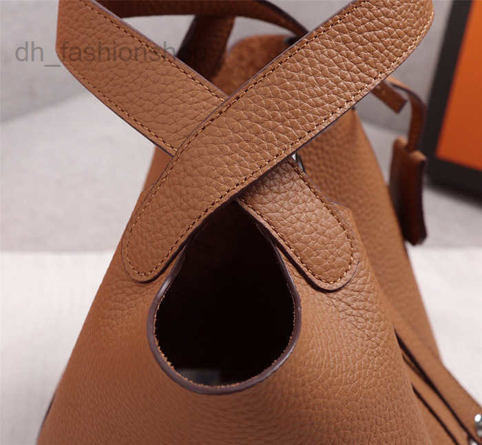 5a Real Leather New Shoulder Bags Bucket Bag Women Shopping Bag Designer Handbags High Quality Cross Body With Lock Picotin Handbag 001, Sky blue
5a Real Leather New Shoulder Bags Bucket Bag Women Shopping Bag Designer Handbags High Quality Cross Body With Lock Picotin Handbag 001, Sky blue